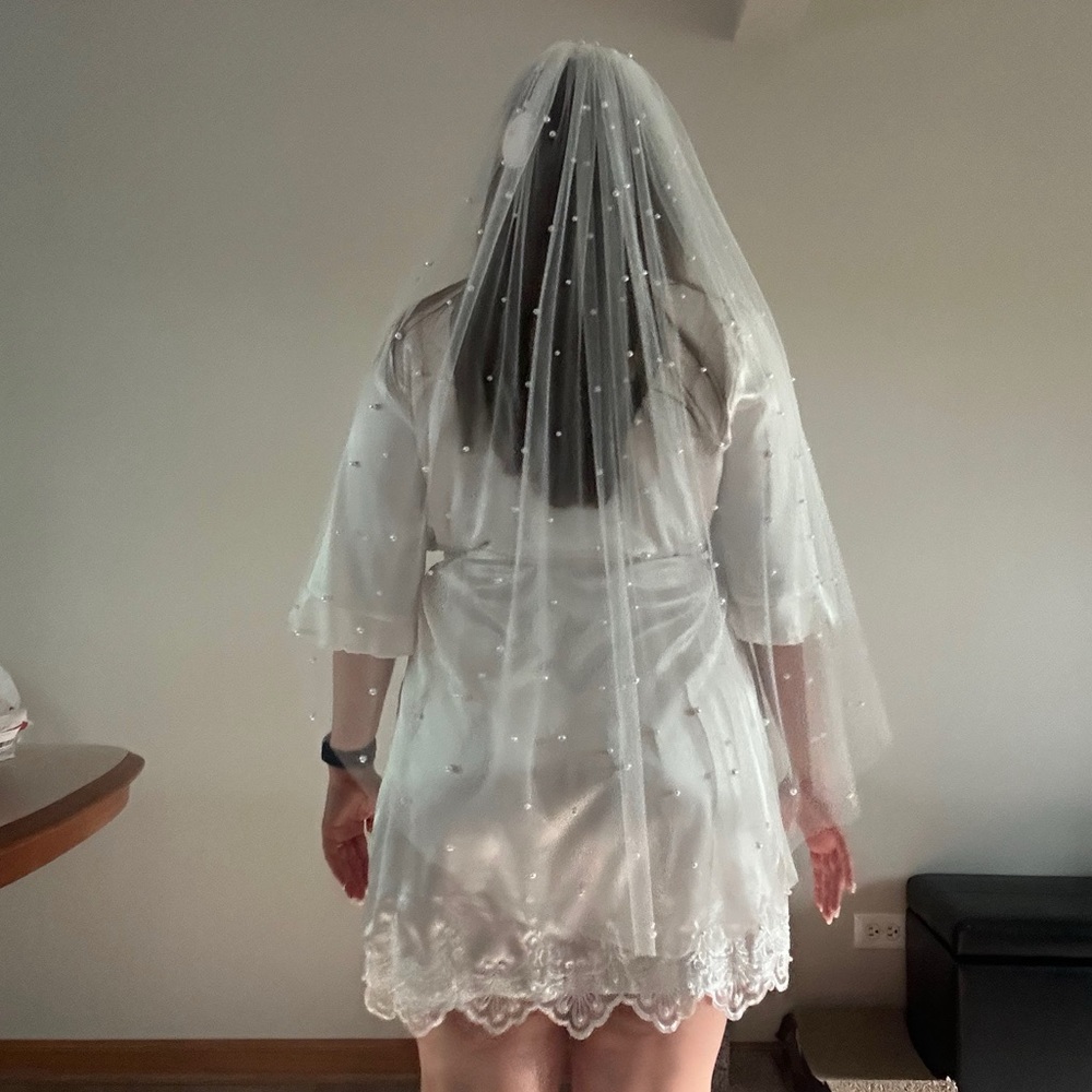 Ivory fingertip length veil with pearls